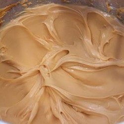 Универсальный карамельный крем — идеальная начинка для десертов!