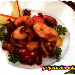 Морской коктейль с грибами и баклажанами 