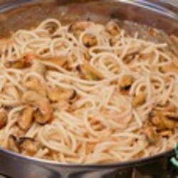 Паста с мидиями в сливочном соусе