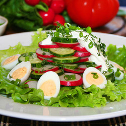 Салат из редиса с яйцом: 7 витаминных рецептов |