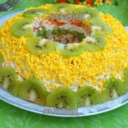 Салат с курицей и киви. Очень вкусно и красиво - fav0ritka77.ru