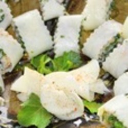 Закусочные рулетики из сулугуни "Дамский каприз"