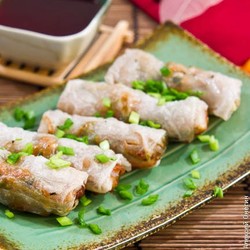 Спринг-роллы с курицей и овощами