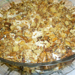 Салат с грецкими орехами - рецепты с черносливом, свеклой, курицей, яблоком, видео