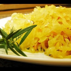 ТУШЕНАЯ КВАШЕНАЯ КАПУСТА ПО-НЕМЕЦКИ. Видео рецепт от Надежды