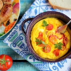 ОМЛЕТ В МИКРОВОЛНОВКЕ С ПОМИДОРАМИ И СЫРОМ