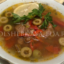 Солянка из бараньих ребрышек с луковой шелухой