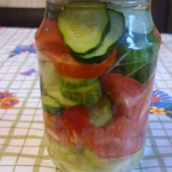 Простой консервированный салат из помидоров и огурцов - как сделать салат огурцы с помидорами на зиму, пошаговый рецепт с фото