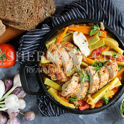 Кабачки тушеные с курицей
