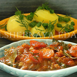 Рыба в томате с луком и морковью