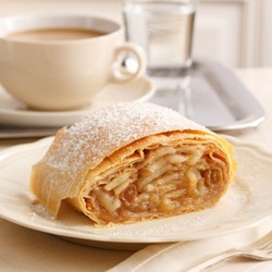 Яблочный штрудель из слоеного теста: 8 рецептов |