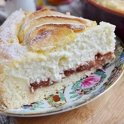 Воздушный творожный пирог с яблоками