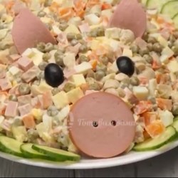 Салат СВИНКА на Новый год. Всем гостям понравится! Новогоднее Меню 2019