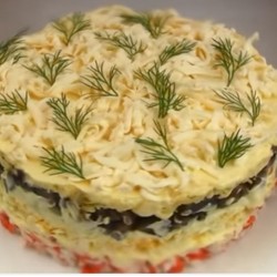 Салат с крабовыми палочками и грибами