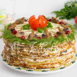 Блинный торт с курицей и грибами