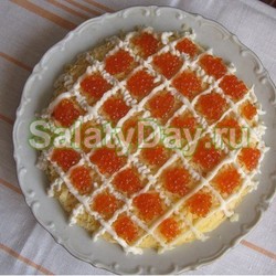 Салат с кальмарами и икрой