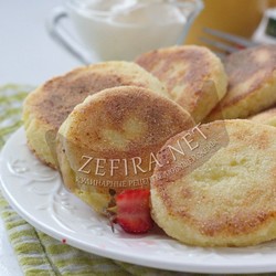 Пышные сырники с манкой на сковороде