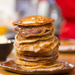 Фантастические оладушки с медовым маслом: вкусные и нежные!