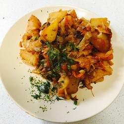 Тушеная капуста с картошкой - рецепт с фото пошагово