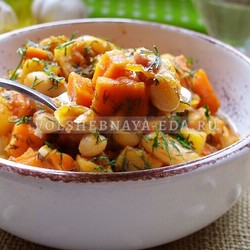 Фасоль тушеная с овощами