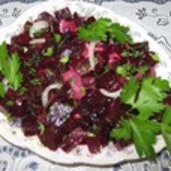 Витаминный салат из свеклы