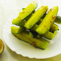 Пикантная закуска из огурцов. Просто, быстро и очень вкусно