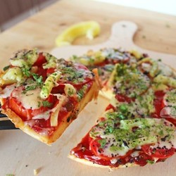 Пицца на сковороде без сметаны за 10 минут — рецепт с фото