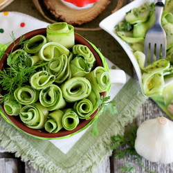 Обалденные кабачки на закуску – медово-чесночный маринад творит чудеса с этим безвкусным овощем - Женский журнал