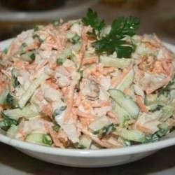 Замечательный салат!  На всех праздниках уходит "на ура"!