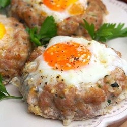 запеченные котлеты с яйцом