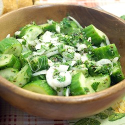 Салат из огурцов и лука