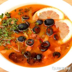 Сборная мясная солянка в мультиварке