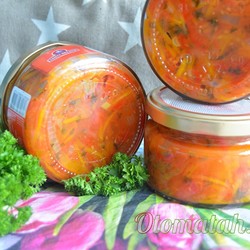 Салат "Новинка" на зиму: поедается в мгновение ока, рецепт с фото