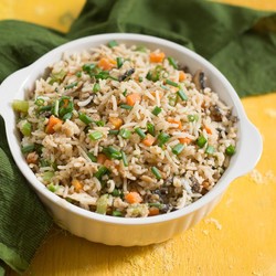 Восточный жареный рис с яйцом