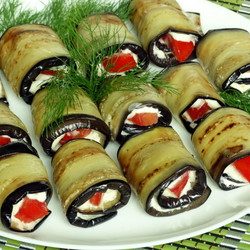 Баклажанные рулетики с помидорами – закуска, без которой у нас не обходится ни одно летнее застолье - Женский журнал