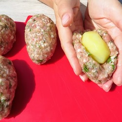 Котлеты с сюрпризом в духовке