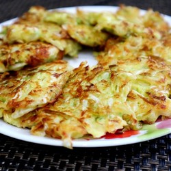 Капустные оладьи с плавленым сырком