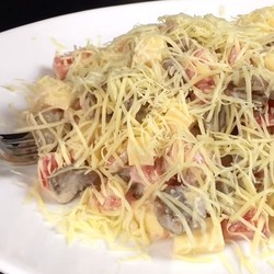 Салат «Французский поцелуй» с мясом, овощами и сыром. Нежный, как поцелуй! - My izumrud