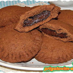 Шоколадное печенье с черносливом