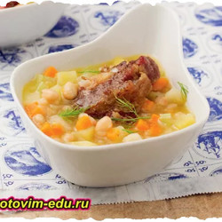 Фасолевый суп с копченостями