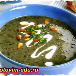 Легкий грибной суп на молоке с орехами