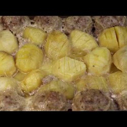 Картофель с тефтелями