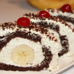 Сладкие шоколадные роллы с бананом