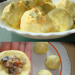 Картофельные кнедли с грибами и мясом в соусе