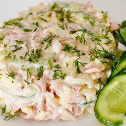 Салат с ветчиной и сыром