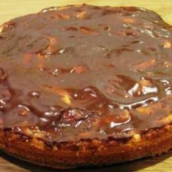 Вкусный пирог с глазурью и повидлом