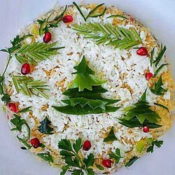 Салат «Елочка» с креветками, сыром и яблоком