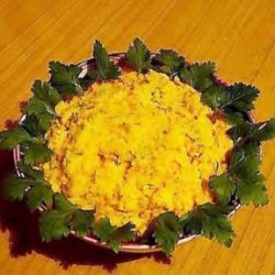 Салат из сыра с чесноком