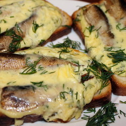 Горячие бутерброды со шпротами