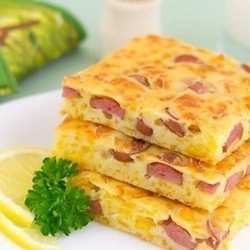 Пирог с сыром и сосисками